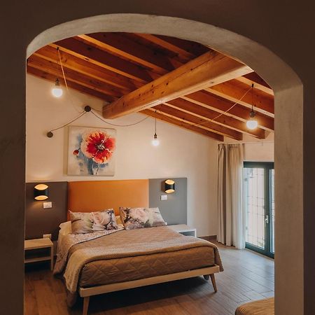 Agriturismo" Il Glicine Bianco" Монцамбано Экстерьер фото