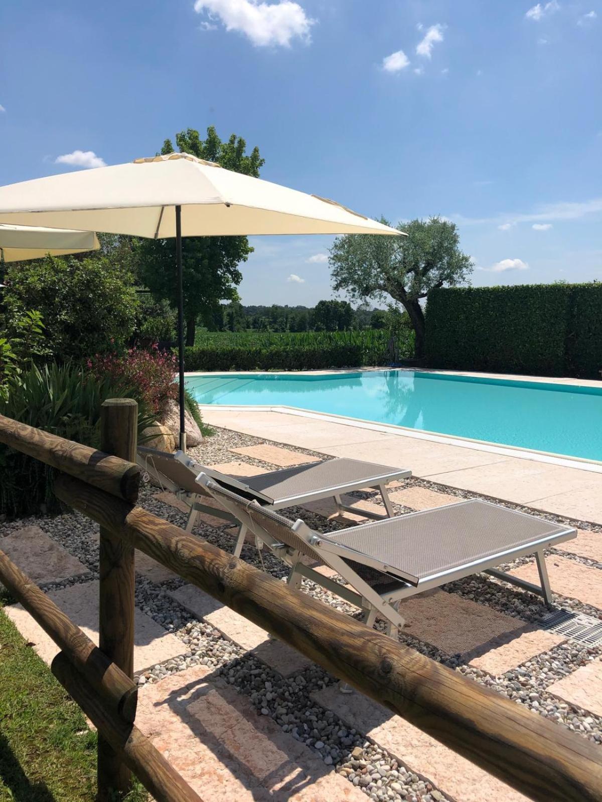 Agriturismo" Il Glicine Bianco" Монцамбано Экстерьер фото